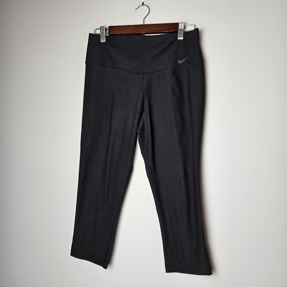 NIKE Dri-Fit Black Cropped‎ Capri Leggings Activewear M Gym Workout